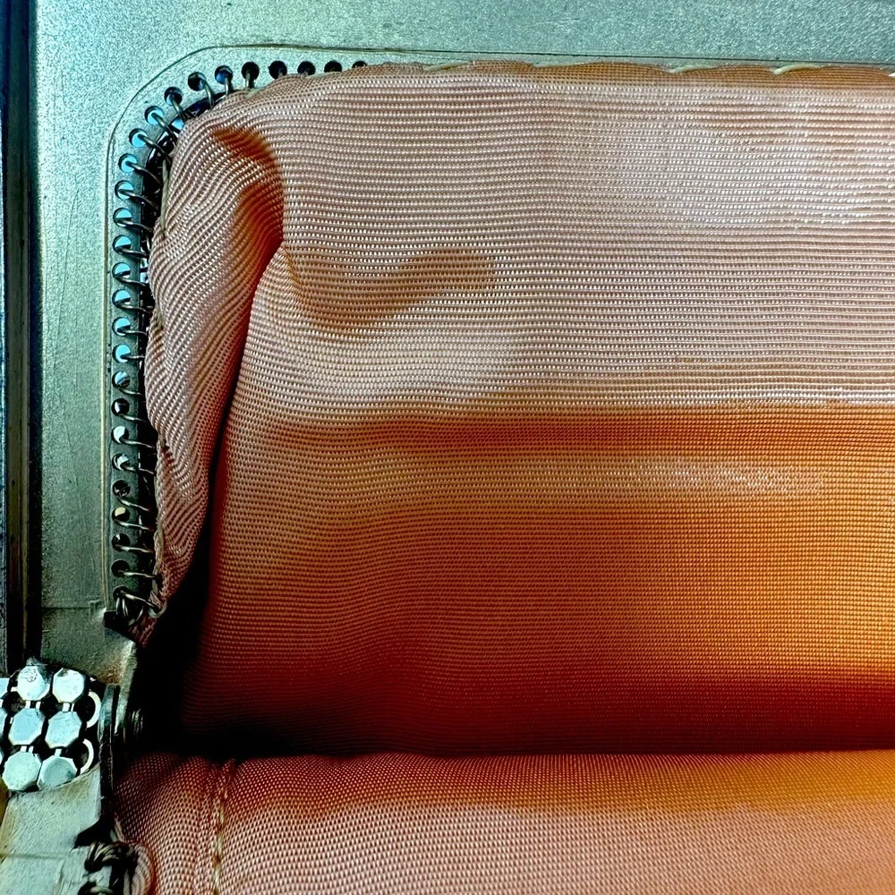 1940-50s Mesh Whiting & Davis Hand Bag w/ Mirror​​​ - Picture 4 of 8